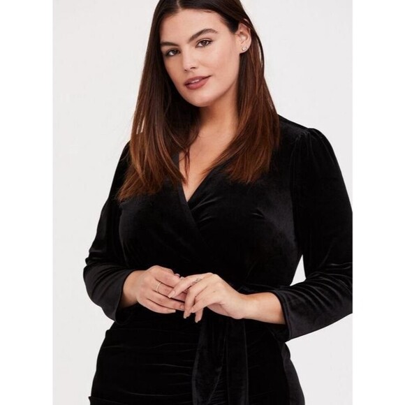 Torrid Dress Women’s 20 Maxi Velvet Black V Neck High Slit Romantic Goth Whimsy - Picture 2 of 9